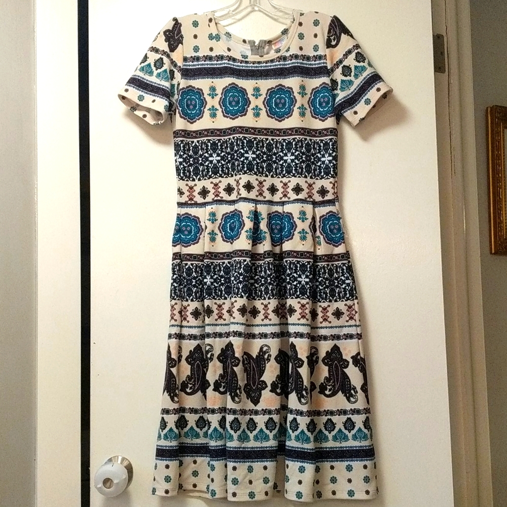 LuLaRoe NWT Amelia Dress Patterned Size M